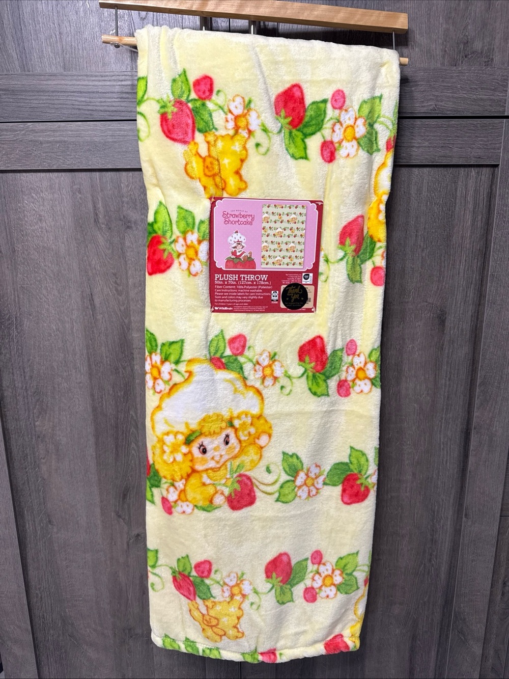 New Strawberry Shortcake Friend Lemon Meringue Yellow 50" x 70" Blanket & Hanger